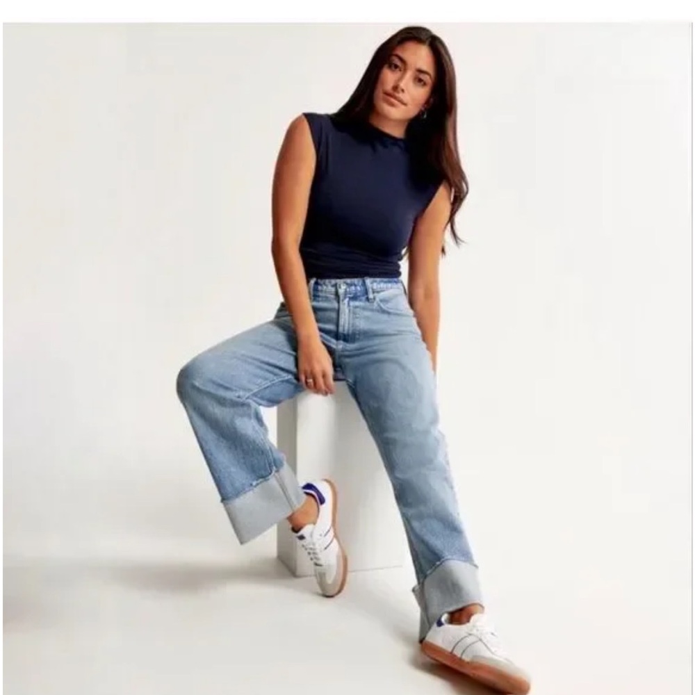 Abercrombie & Fitch Baggy Mid Rise Cuffed Jeans - Light Wash